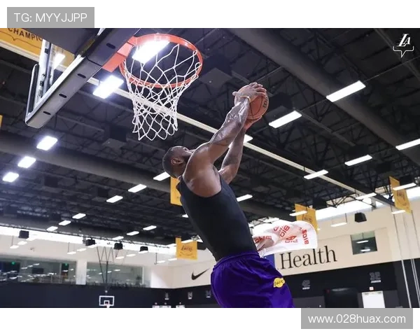 詹姆斯肌肉发达却难见胸肌腹肌？揭秘篮球巨星的体型密码